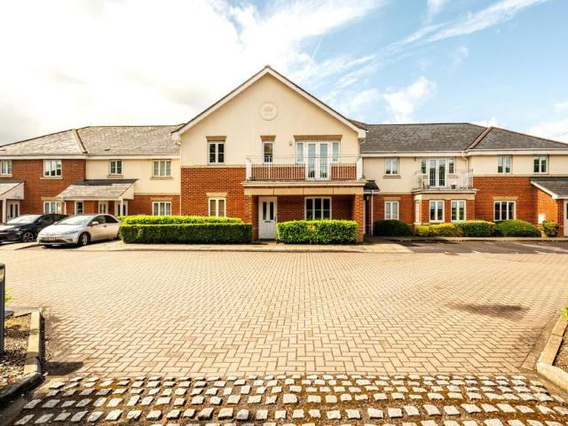 Flat for sale in Chepping Wycombe, Loudwater