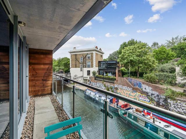 Flat for sale in Kentish Town, Greater London