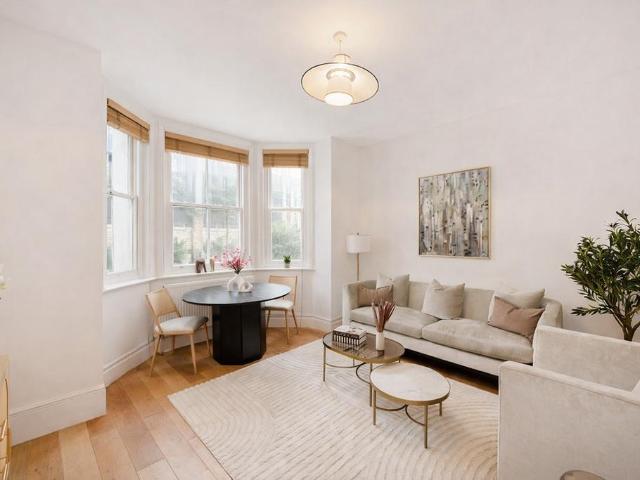 Flat for sale in Notting Hill, Greater London