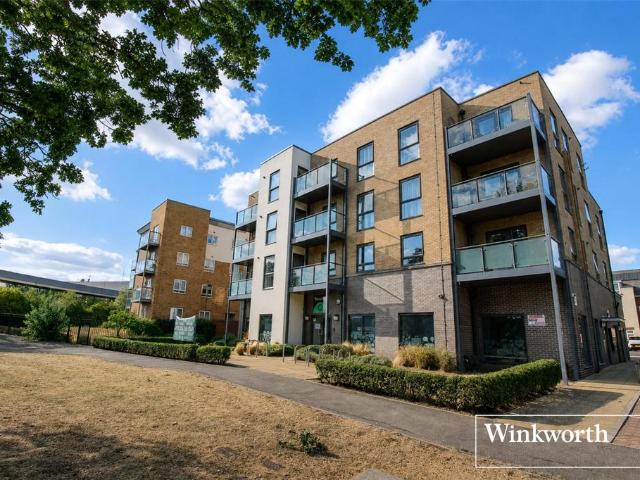 Flat for sale in Elstree and Borehamwood, Borehamwood