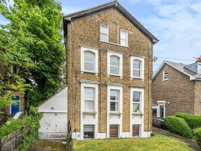 Flat for sale in London Borough of Croydon, Selhurst