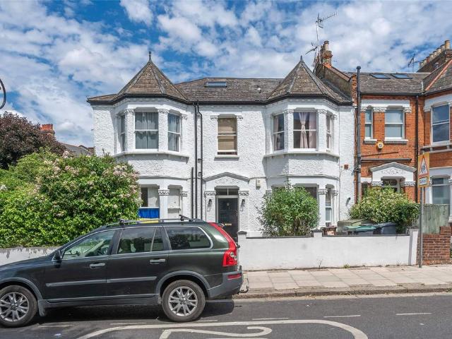 Flat for sale in Stroud Green, Greater London