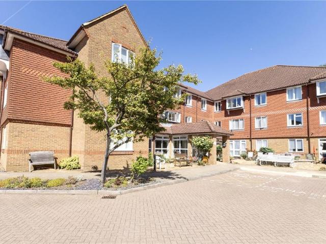 Flat for sale in Fole, Surrey