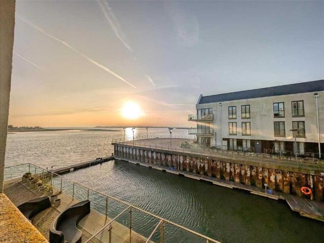 Flat for sale in Brightlingsea, Dale Hill