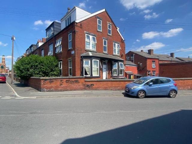 Flat for sale in Holbeck, Beeston Hill