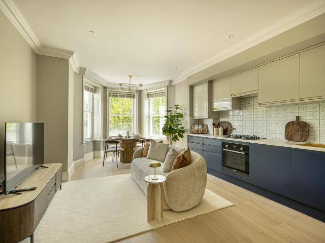 Flat for sale in London Borough of Hounslow, Greater London