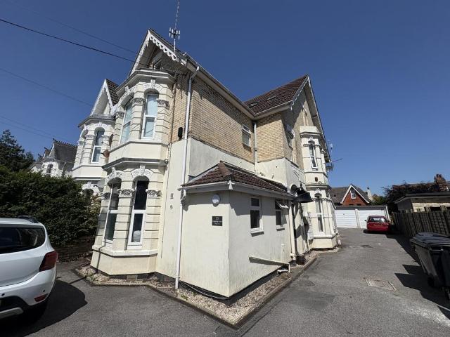 Flat for sale in Poole