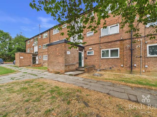 Flat for sale in Batemoor, South Yorkshire