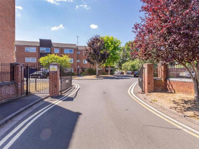 Flat for sale in St Marks, Maidenhead