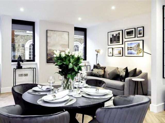 Flat for sale in Clewer Village, Windsor