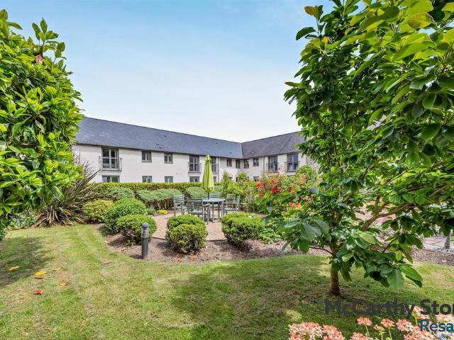 Flat for sale in Highweek, Bridford