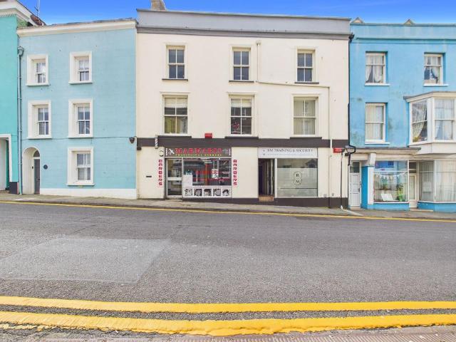 Flat for sale in Tenby, Wales