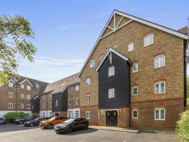Flat for sale in Castlefield, Cressex