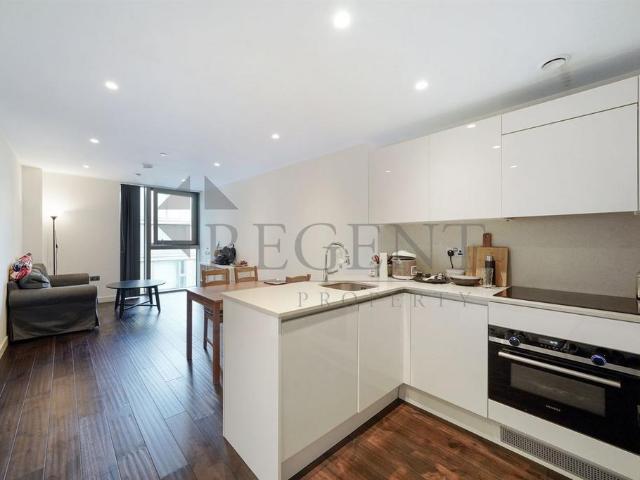 Flat for sale in Tower Liberty, Wapping