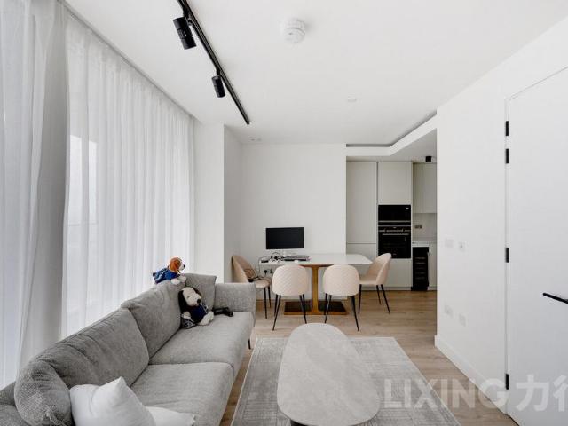 Flat for sale in Finsbury, Greater London