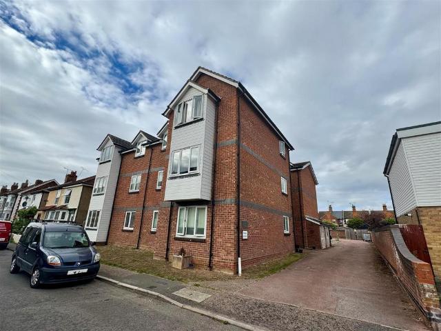 Flat for sale in Burnham-on-Crouch, Maldon
