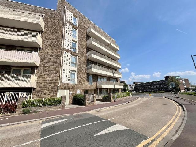 Flat for sale in Dagenham, Becontree Heath