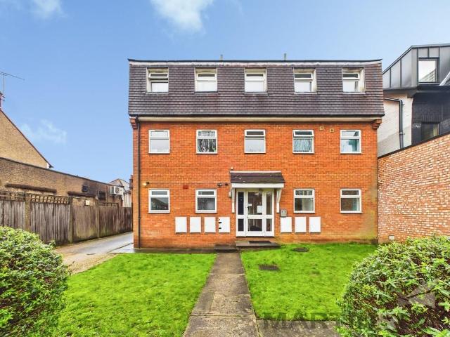 Flat for sale in St Albans, Five Acres
