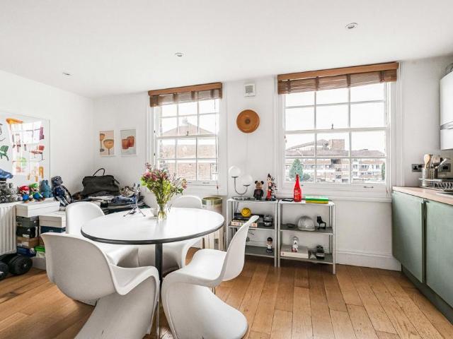 Flat for sale in Haggerston, Greater London