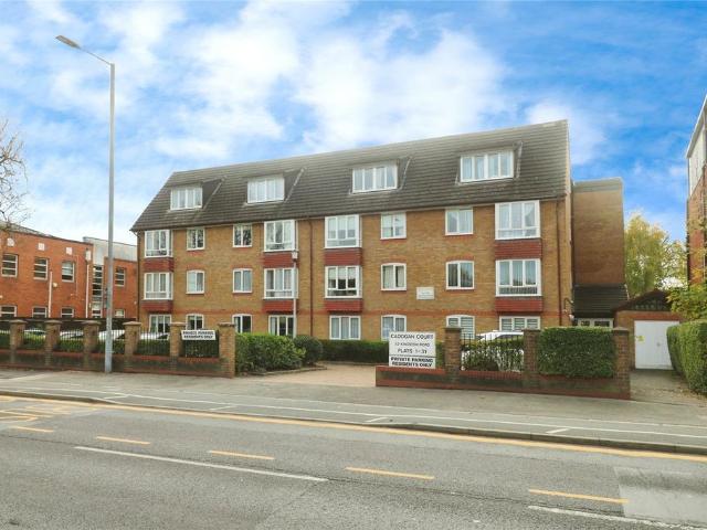 Flat for sale in New Malden, Greater London
