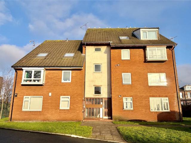 Flat for sale in Bootle, Sefton