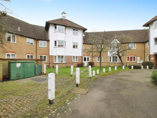 Flat for sale in Fordham Heath, Essex