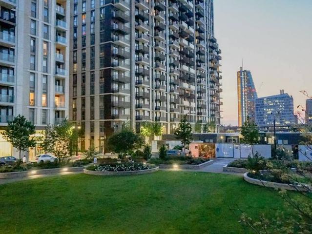 Flat for sale in Shepherd's Bush, Greater London