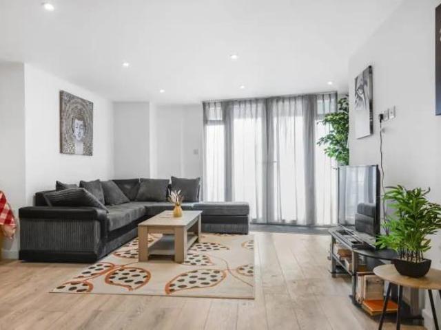 Flat for sale in Horsell, Woking