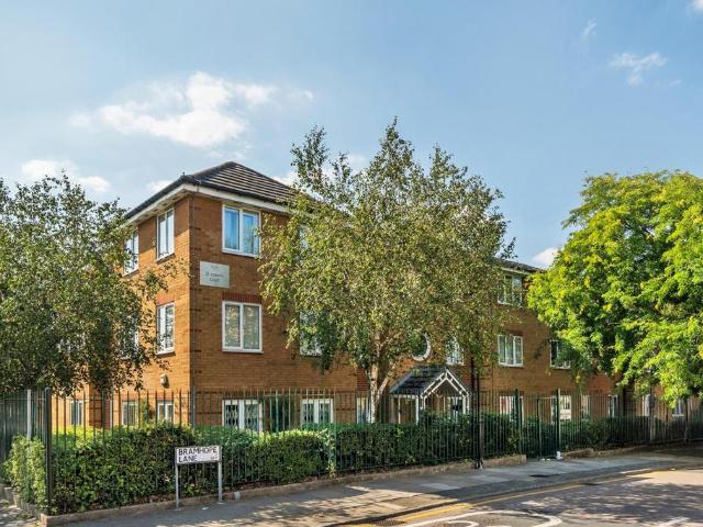 Flat for sale in Charlton, Greater London