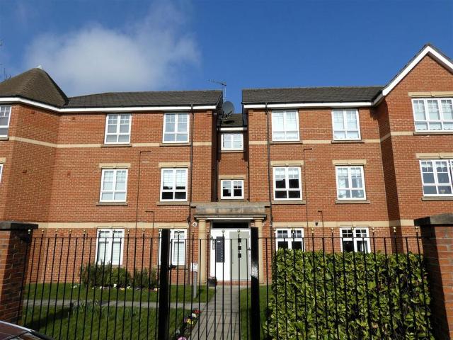 Flat for sale in Preston, North Shields