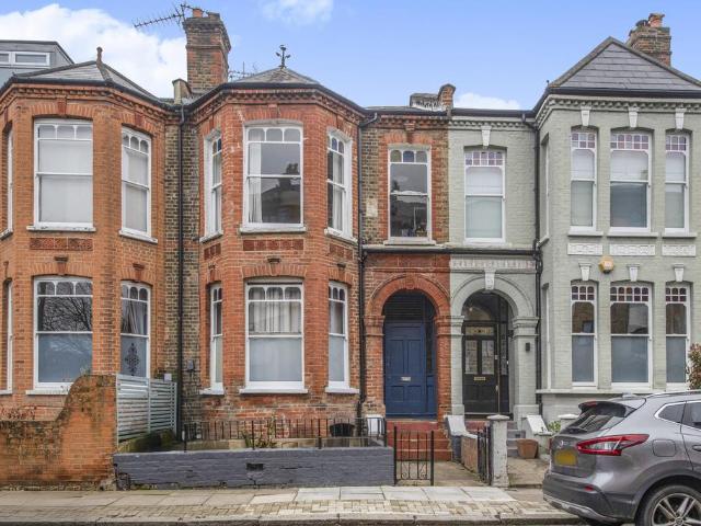 Flat for sale in Highbury, Greater London