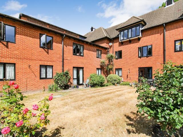 Flat for sale in Farnborough, Hampshire
