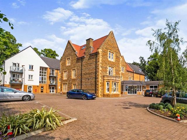 Flat for sale in Kingsthorpe, Northamptonshire