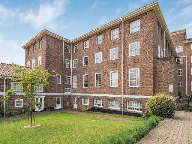 Flat for sale in Southfields, Greater London