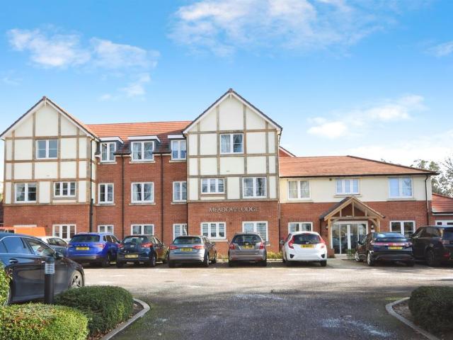 Flat for sale in Little Burstead, Billericay