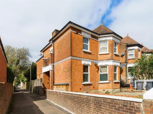 Flat for sale in Hendon, Greater London