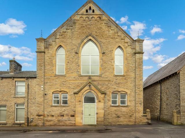 Flat for sale in Charlesworth, East Midlands
