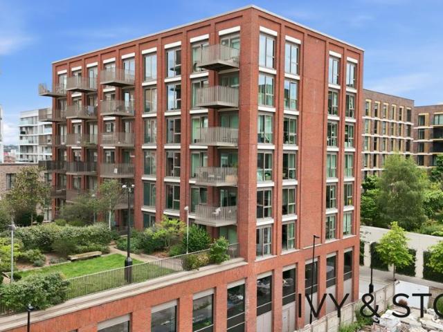 Flat for sale in Silvertown, Greater London