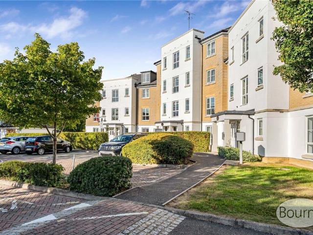 Flat for sale in Woking, Surrey
