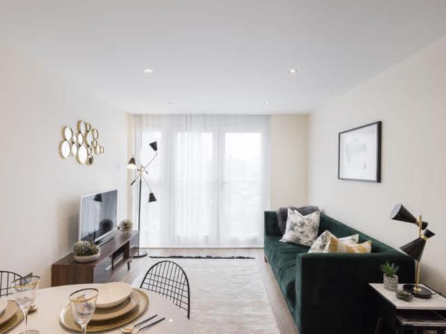 Flat for sale in Queen's Park, Greater London