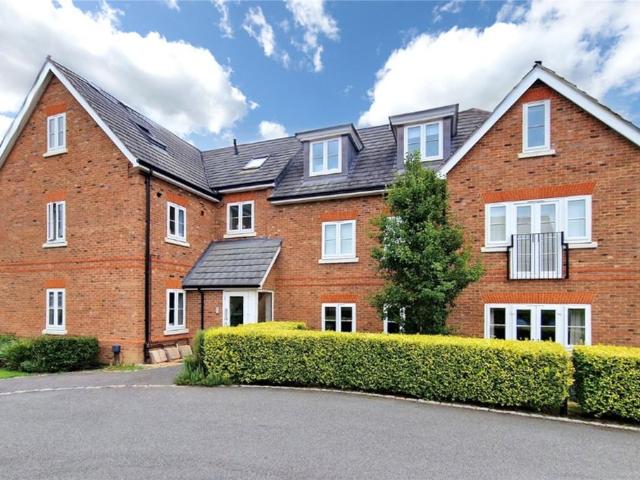 Flat for sale in Little Sandhurst