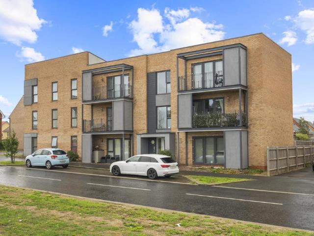 Flat for sale in Harlow, Essex