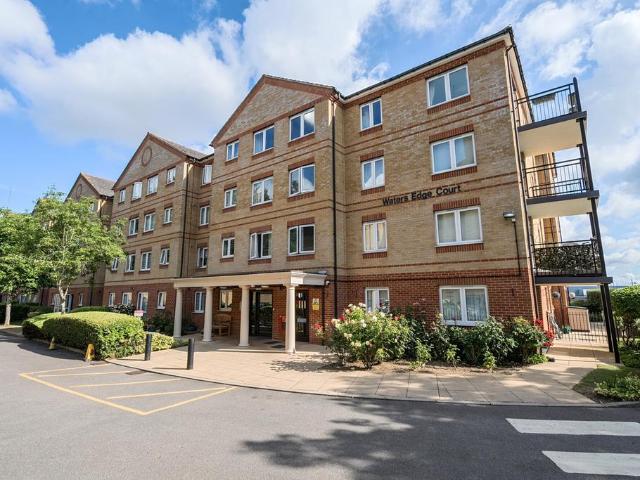 Flat for sale in Slade Green, Greater London