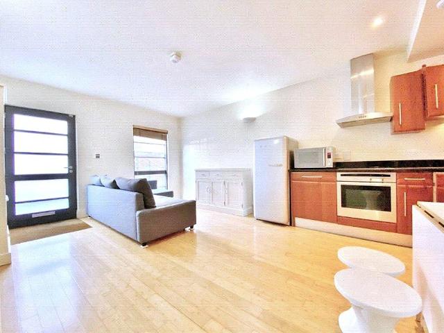 Flat for sale in London Borough of Hounslow, Spring Grove