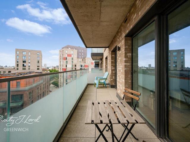 Flat for sale in East Greenwich, Greater London