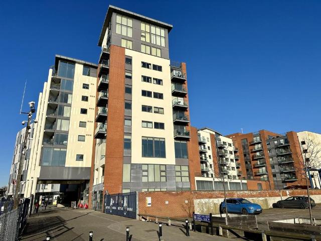 Flat for sale in Key Street, Suffolk