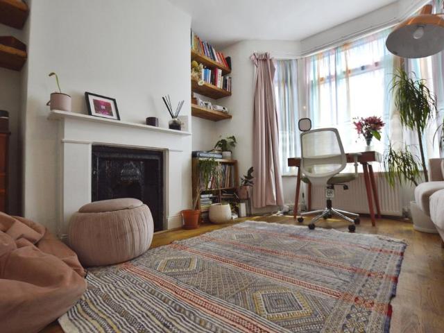 Flat for sale in West Ham, Greater London