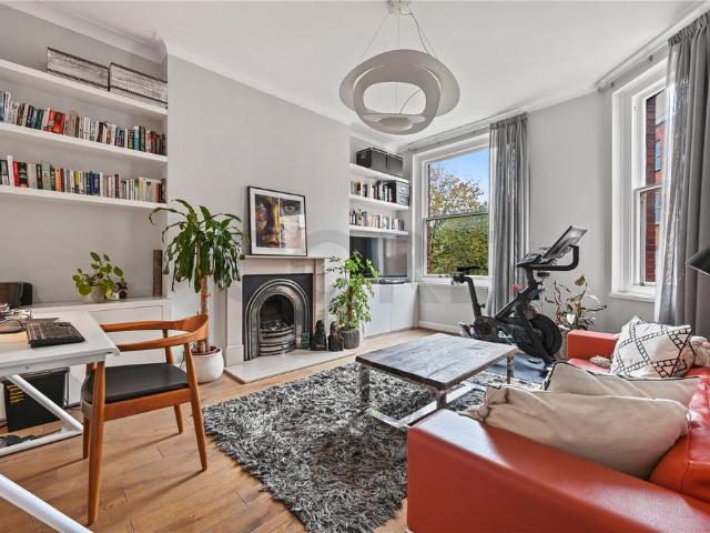 Flat for sale in West Hampstead, Greater London