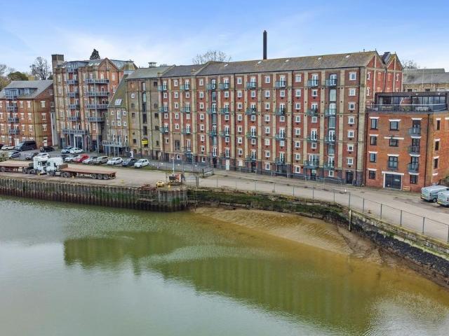 Flat for sale in Mistley, Dale Hill