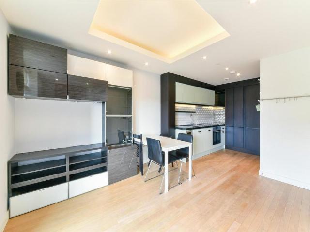 Flat for sale in St. George in the East, Wapping